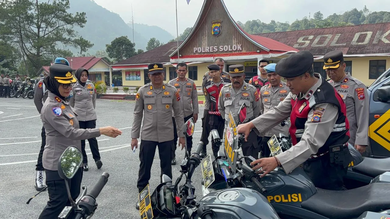 Kapolres Solok Cek Kendaraan personil